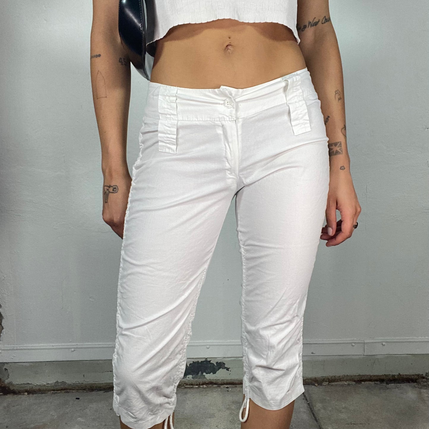 Vintage 2000's Summer White Capri Pants with Side Scrunch Detail (S)