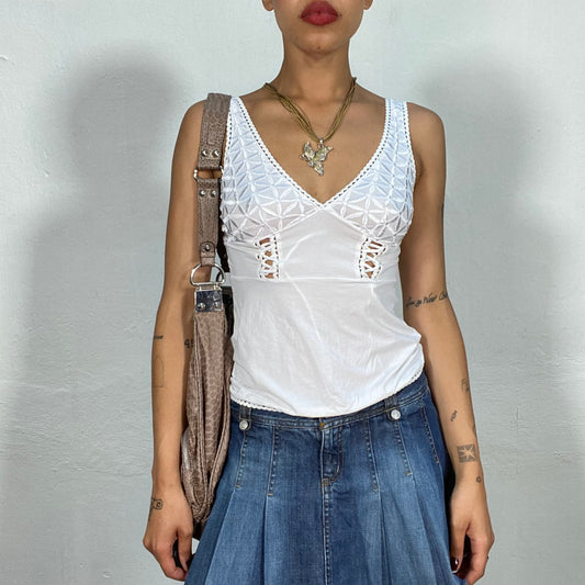 Vintage 90's Coquette White V-Neck Top with Floral Embroidery (XS)