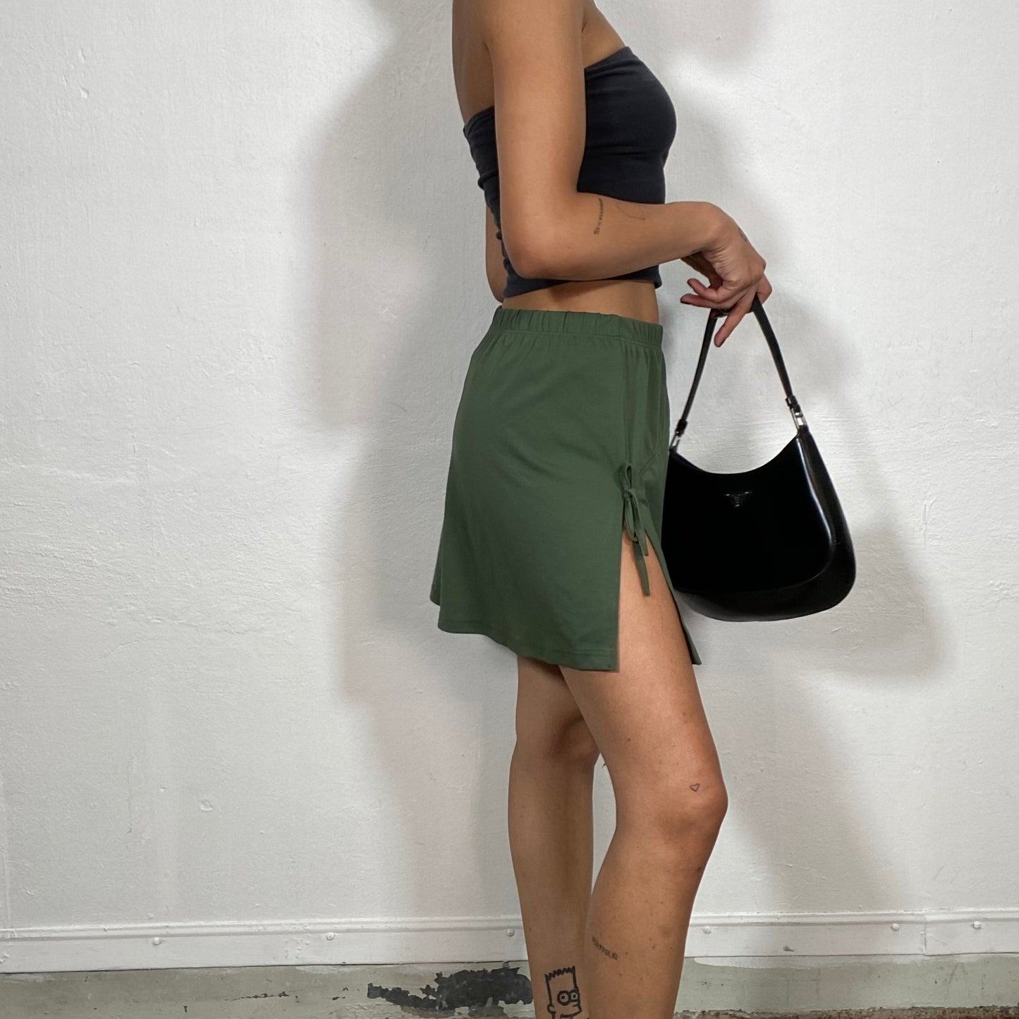 Vintage 2000's Sporty Green Mini Khaki Skirt with Slit and Bow Detail (S/M)