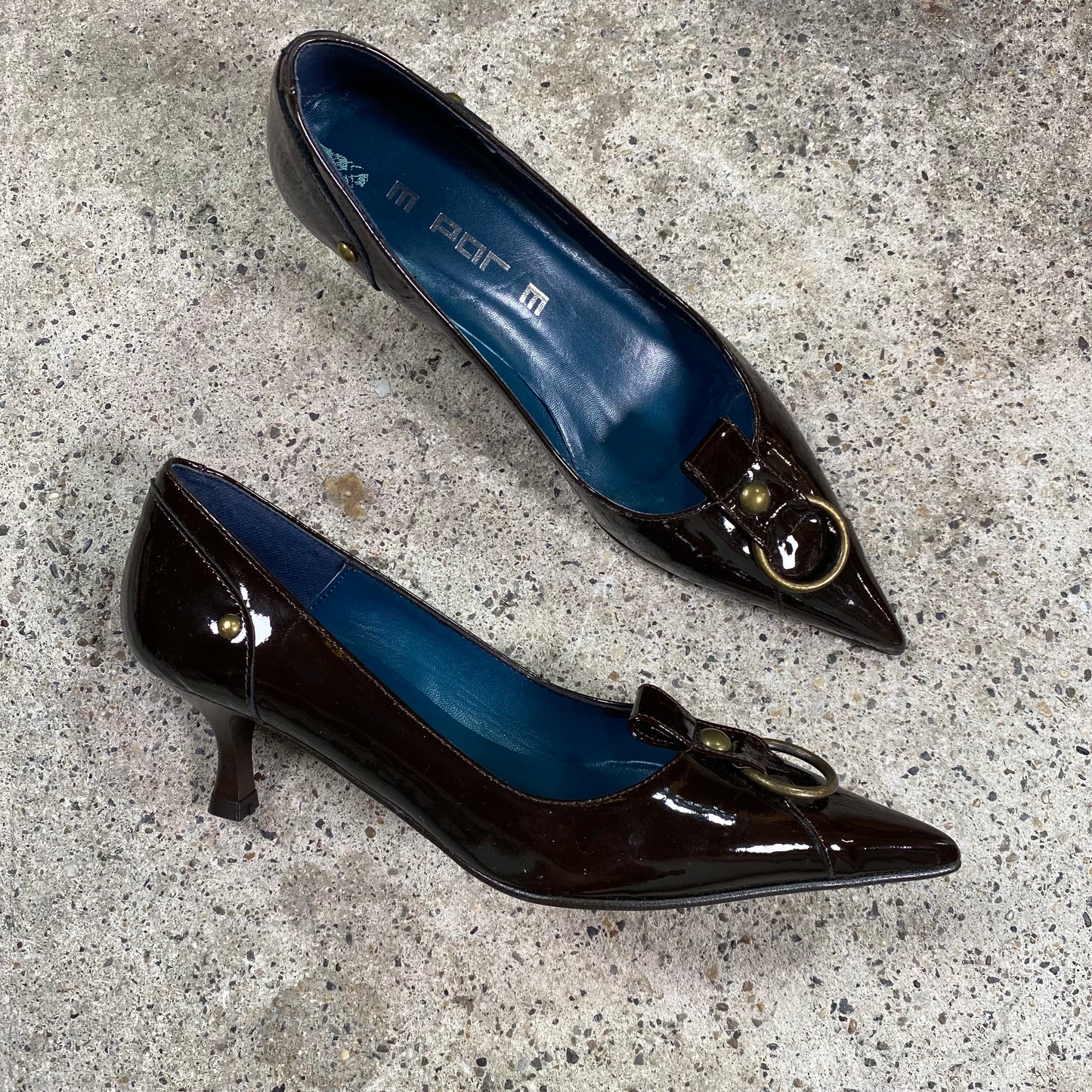 Vintage 2000's Bella Brown Patent Leather Pointed Kitten Heels (36)