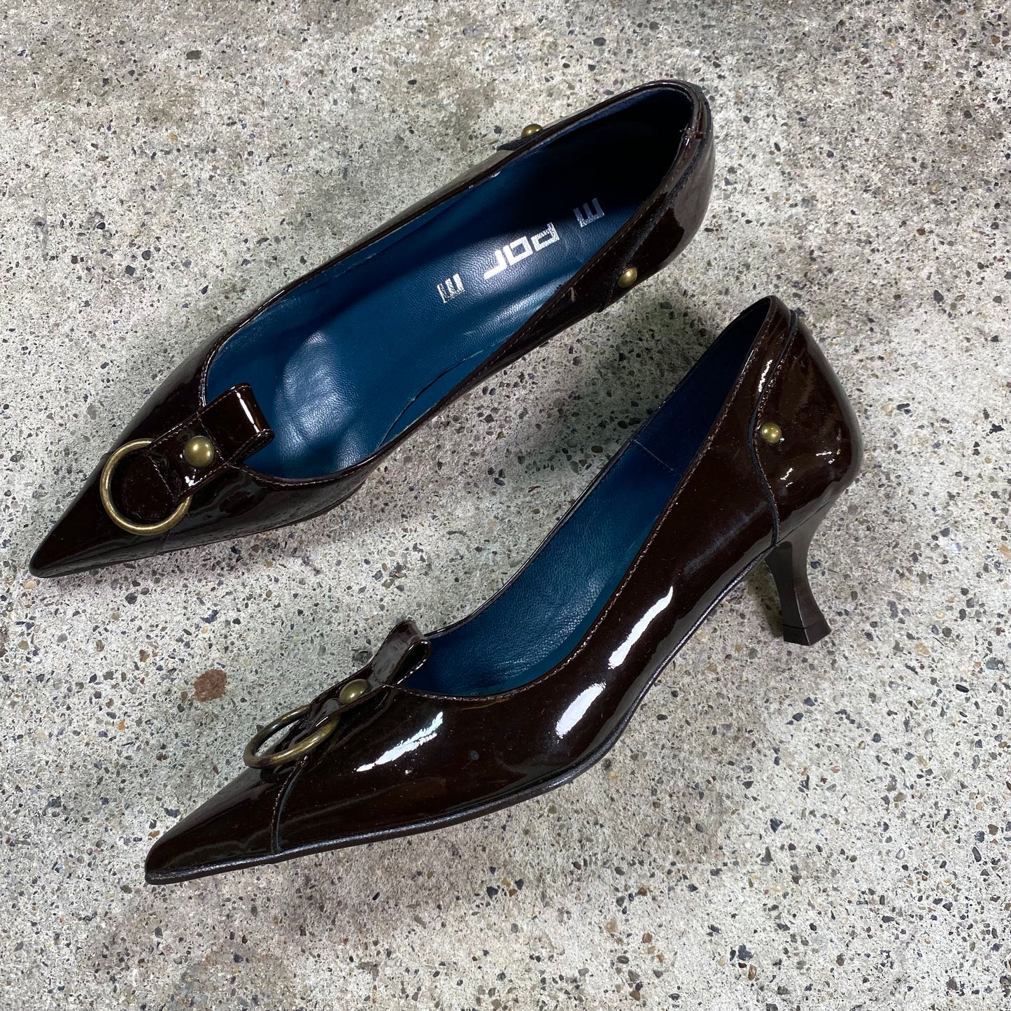 Vintage 2000's Bella Brown Patent Leather Pointed Kitten Heels (36)