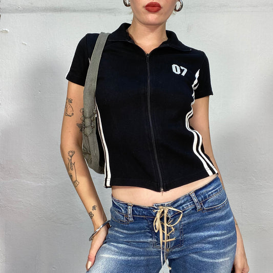 Vintage 2000's Sporty Black Uip Up Top with Lateral White Stripes and „07“ Print (S)