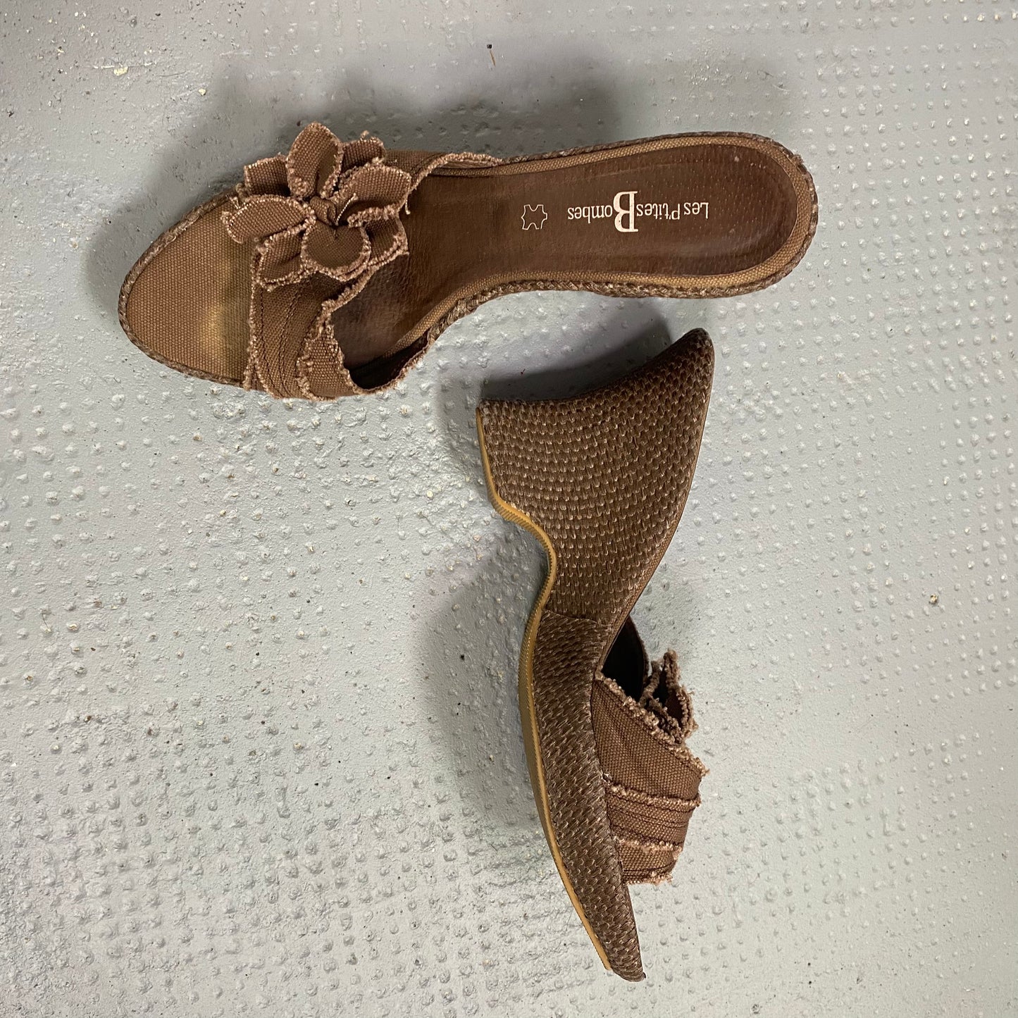 Vintage 90's Bratz Brown Platform Sandals with Flower Detail (36)