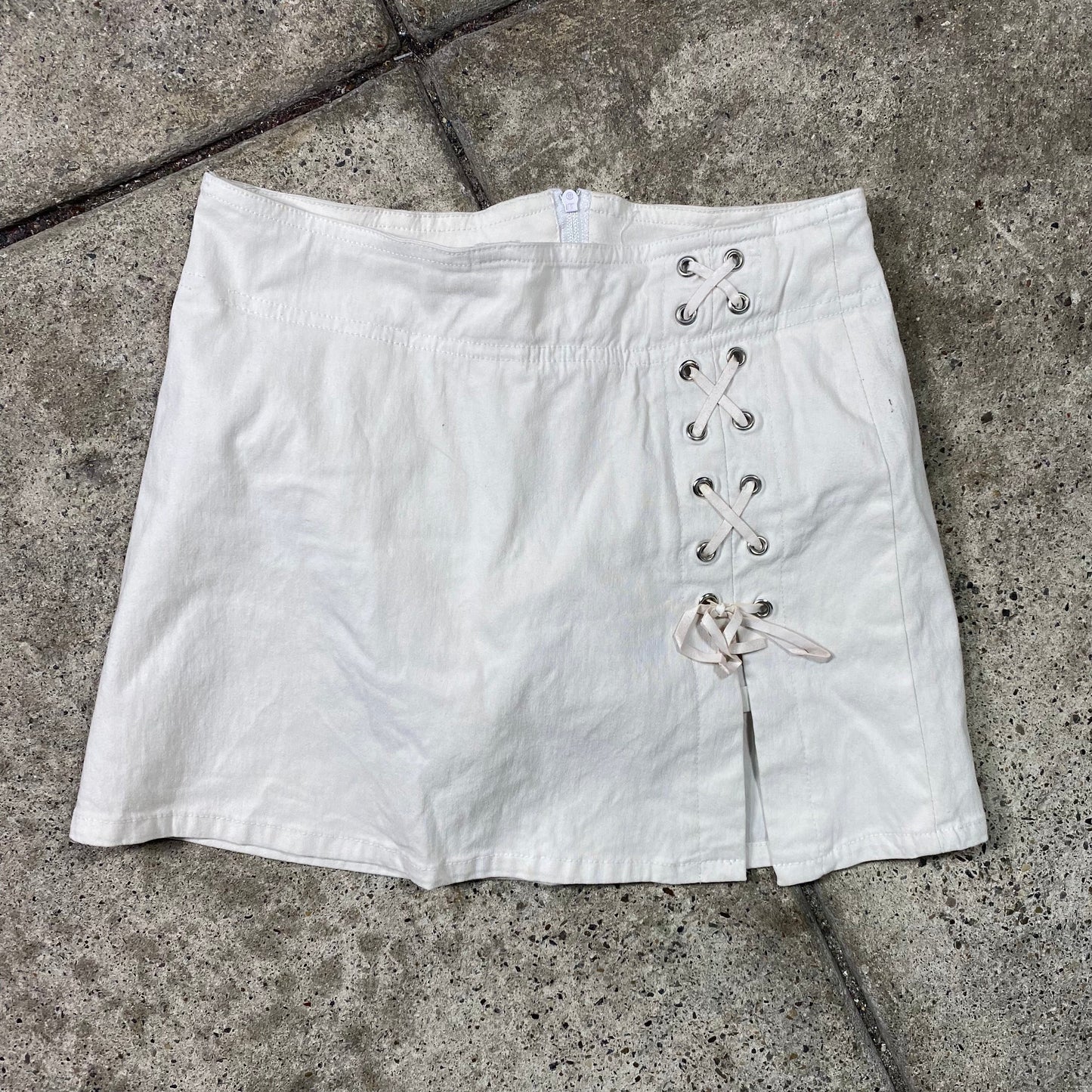 Vintage 2000's Grunge White Mini Micro Skirt with Lace Up Detail (XS)