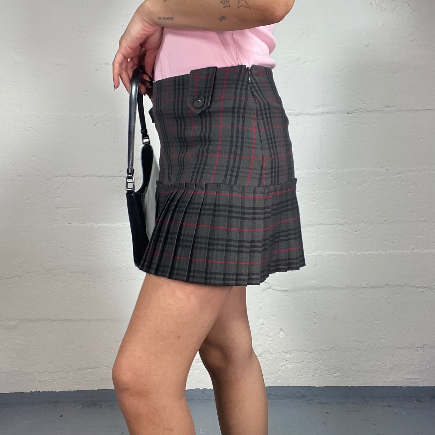 Vintage 2000's Corpcore Girl Grey Mini Pleated Skirt with Red Checkered Print (S)