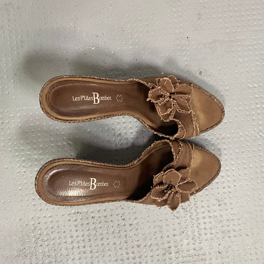 Vintage 90's Bratz Brown Platform Sandals with Flower Detail (36)