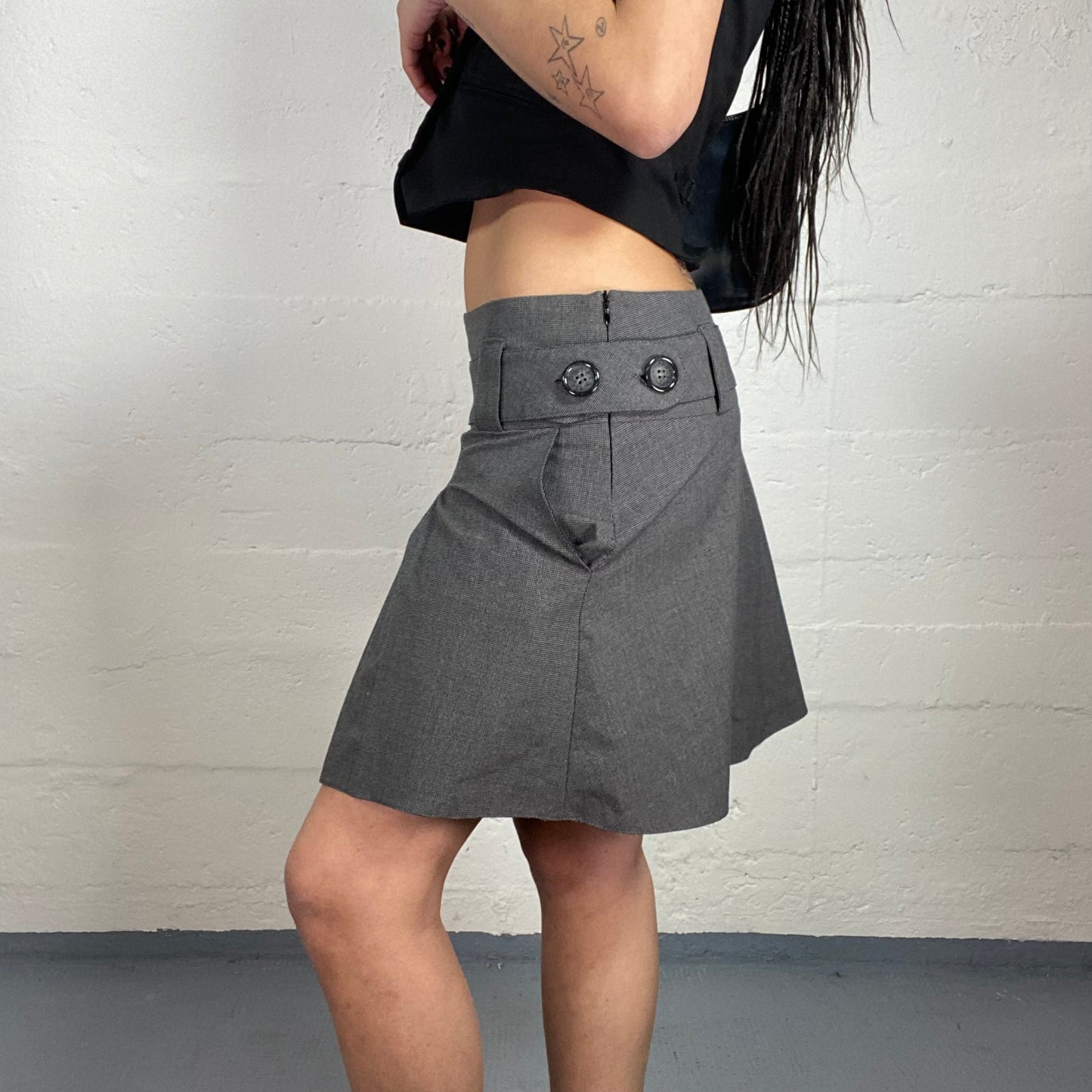 Vintage 2000's Corpcore Grey Mini Skirt with Pleated Cut (M)