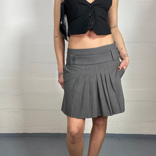 Vintage 2000's Corpcore Grey Mini Skirt with Pleated Cut (M)