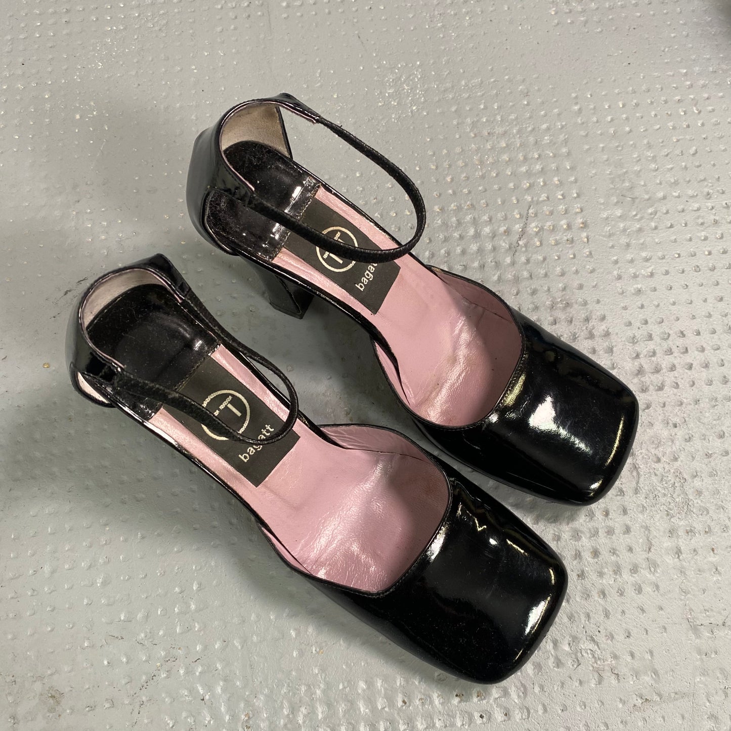 Vintage 2000's Archive Black Square Heels with Shiny Material (Size 37,5)