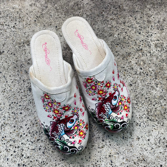 Vintage 2000's Ed Hardy Summer White Clogs with Wooden Platform and Koi Print (36)