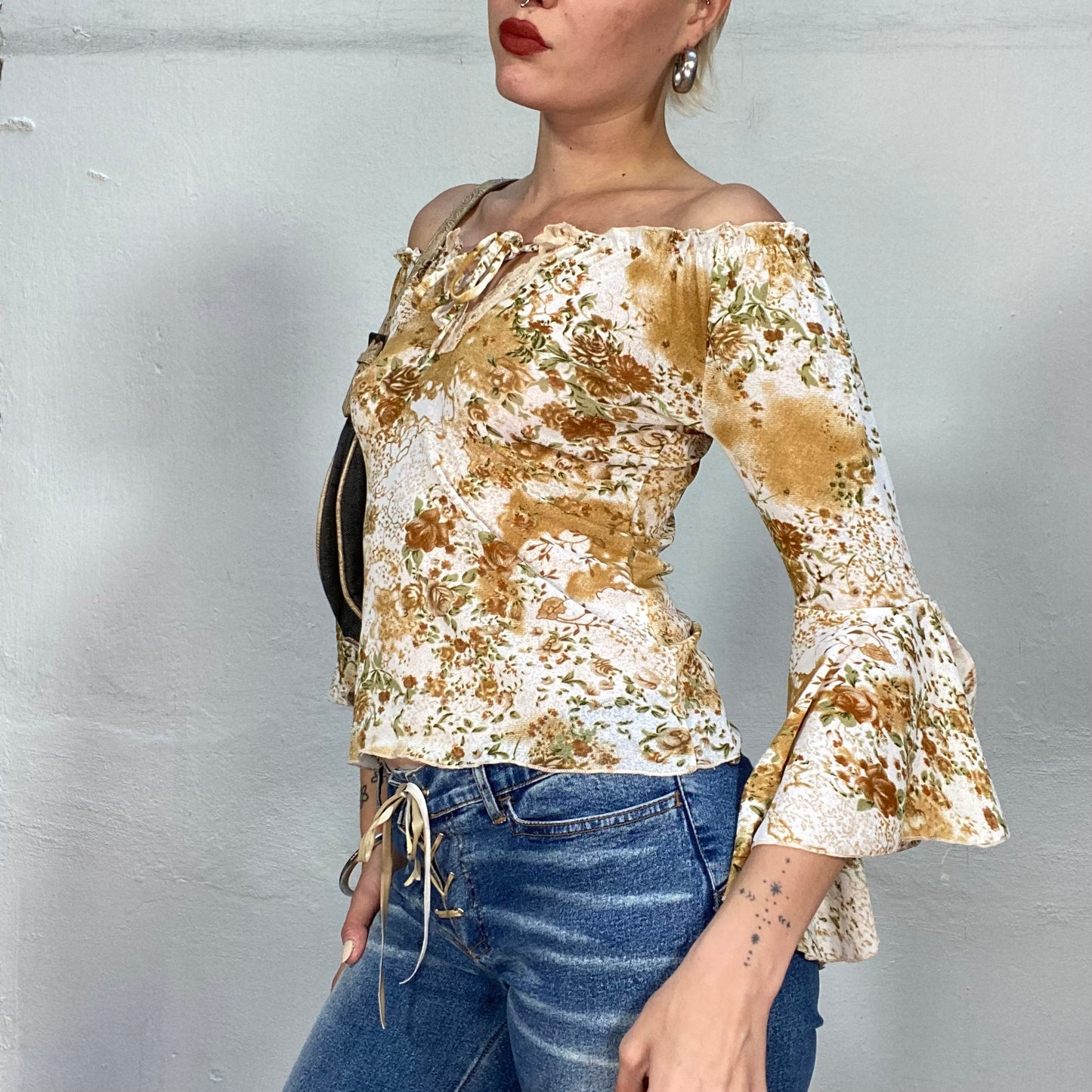 Vintage 90's Western White Off Shoulder Longsleeve Top with Brown Rose Print and Tie Detail (S/M)