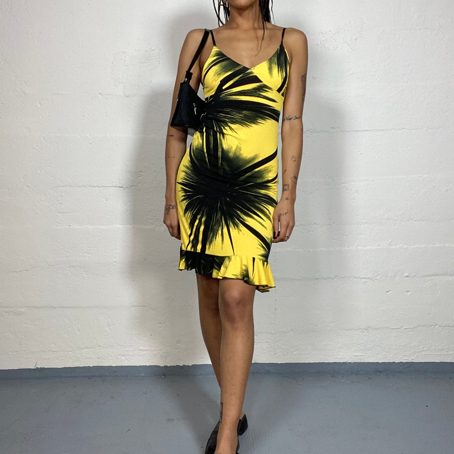 Vintage 2000's Barbie Yellow Bodycon Dress with Black Palm Tree Maxi Print (XS)