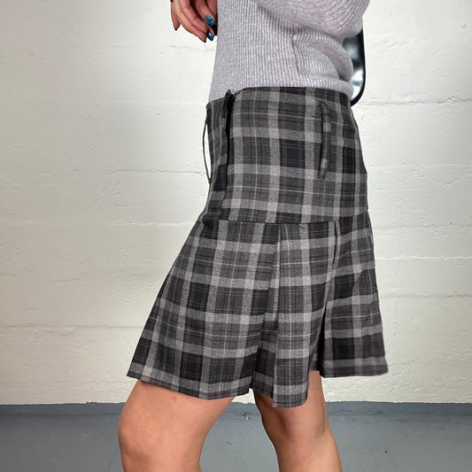 Vintage 2000's Corpcore Grey Pleated Mini Skirt with Checkered Print (M)