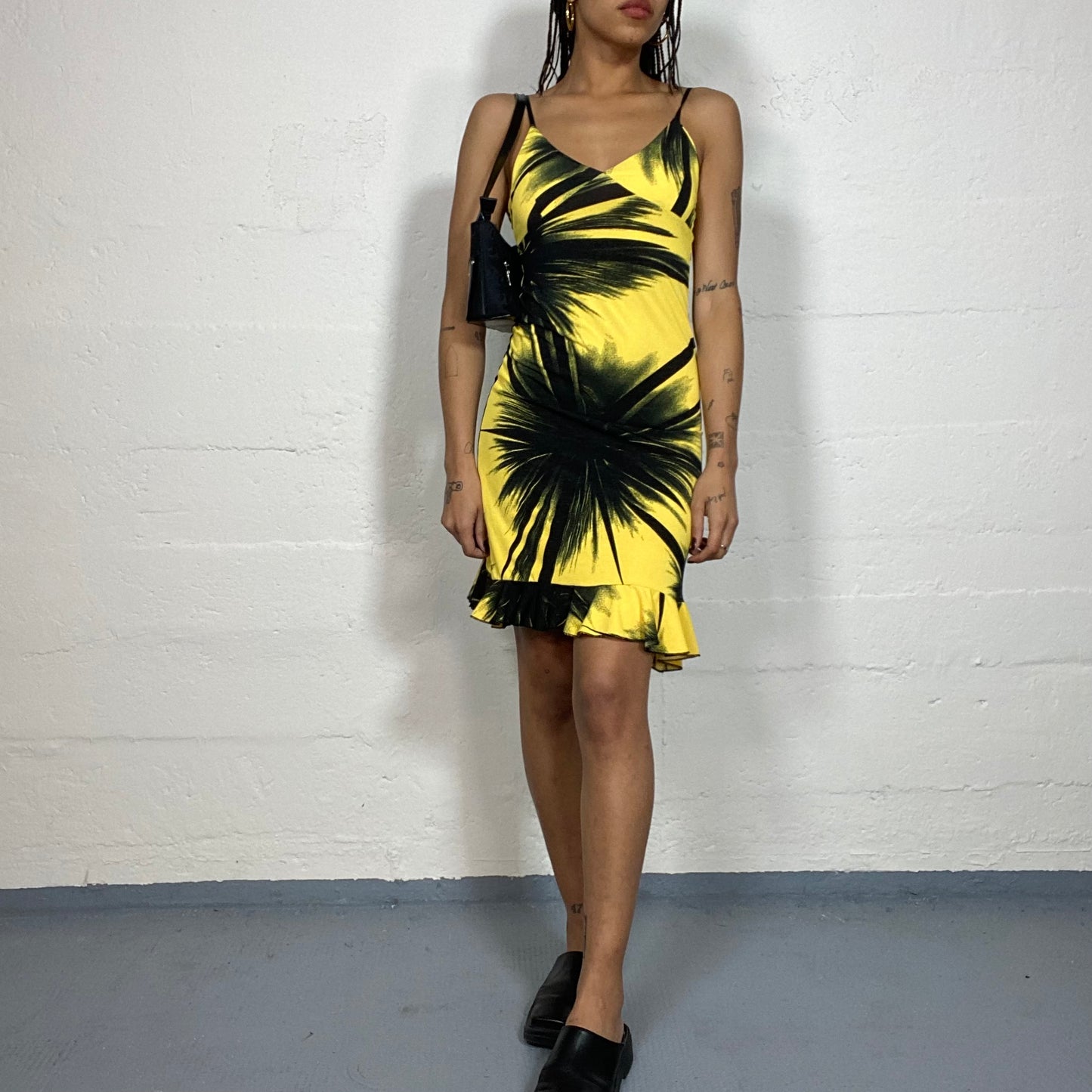 Vintage 2000's Barbie Yellow Bodycon Dress with Black Palm Tree Maxi Print (XS)