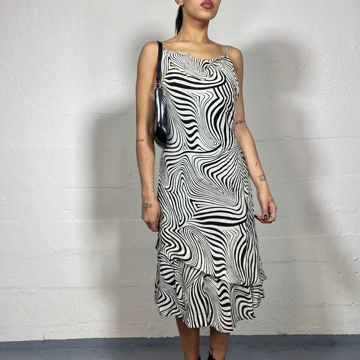 Vintage 2000's Funky White Loose Fit Dress with Black Wavy Print (M/L)