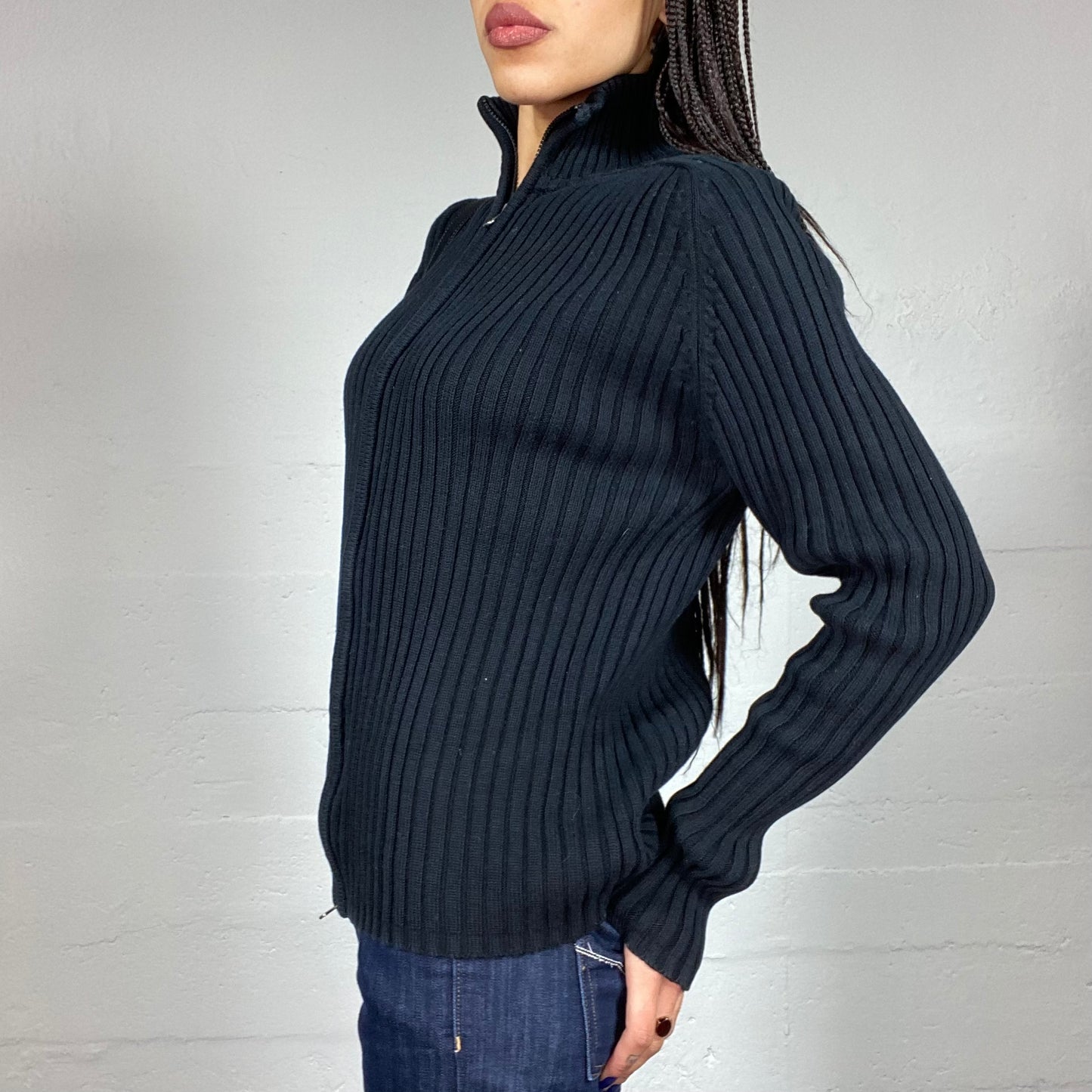 Vintage 2000's Sporty Black Zip Up Pullover with Maille Material (L)