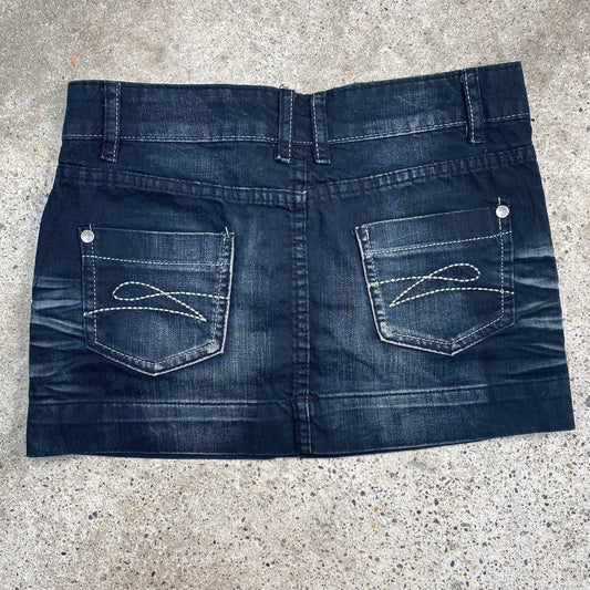 Vintage 2000's Grunge Dark Wash Denim Mini Skirt with Contrast Stitching (XS/S)