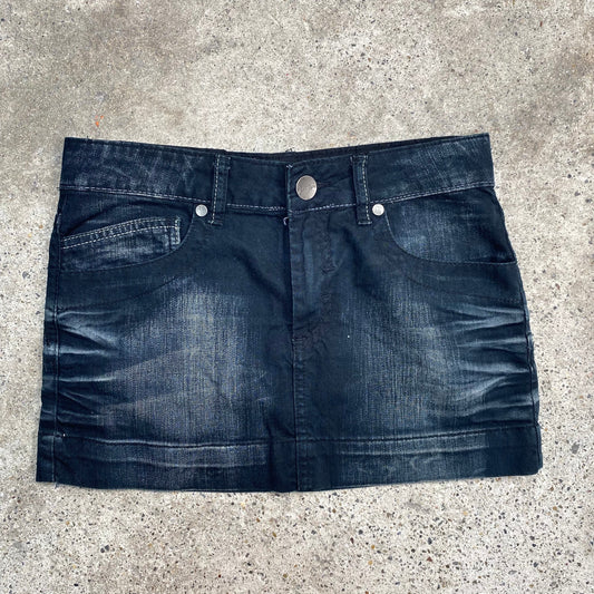 Vintage 2000's Grunge Dark Wash Denim Mini Skirt with Contrast Stitching (XS/S)