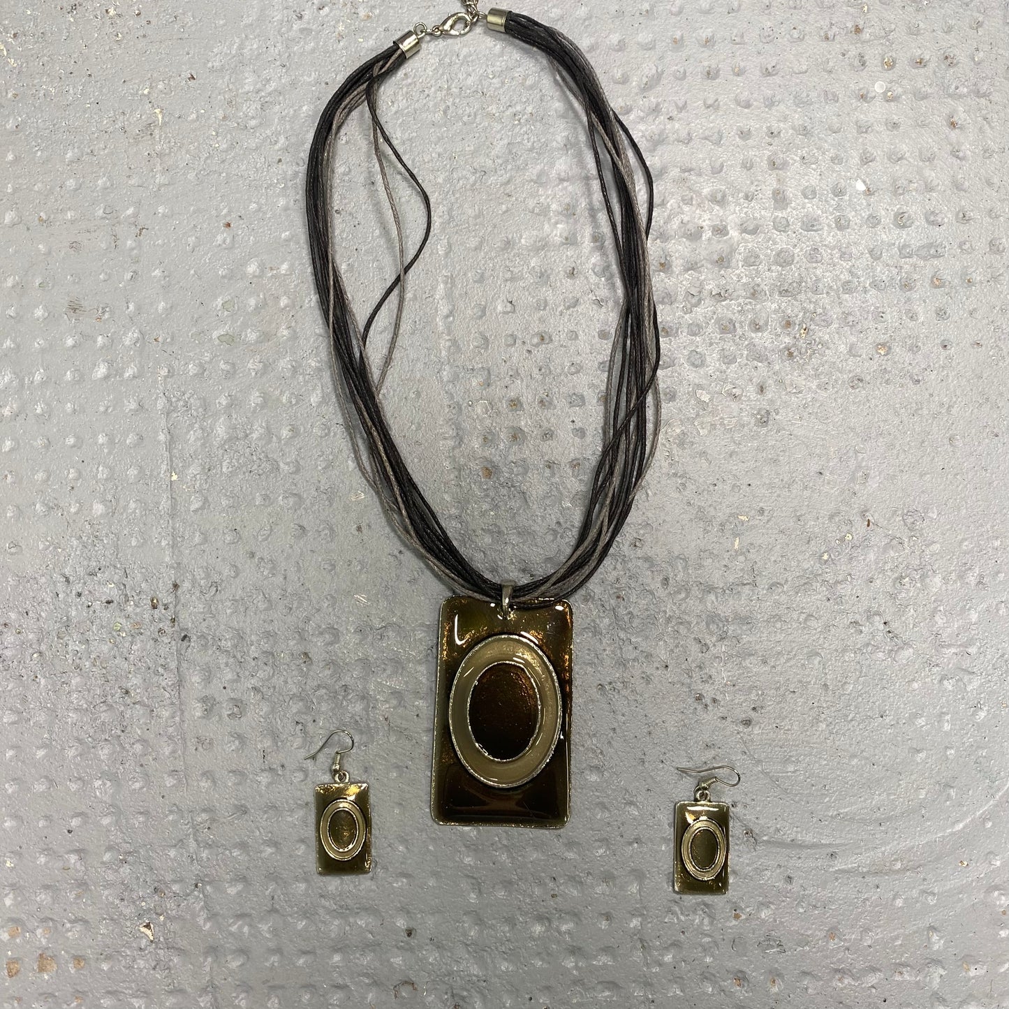 Vintage 2000's Cute brown Necklace with 'Boxed Circle' Pendant and Matching Earrings