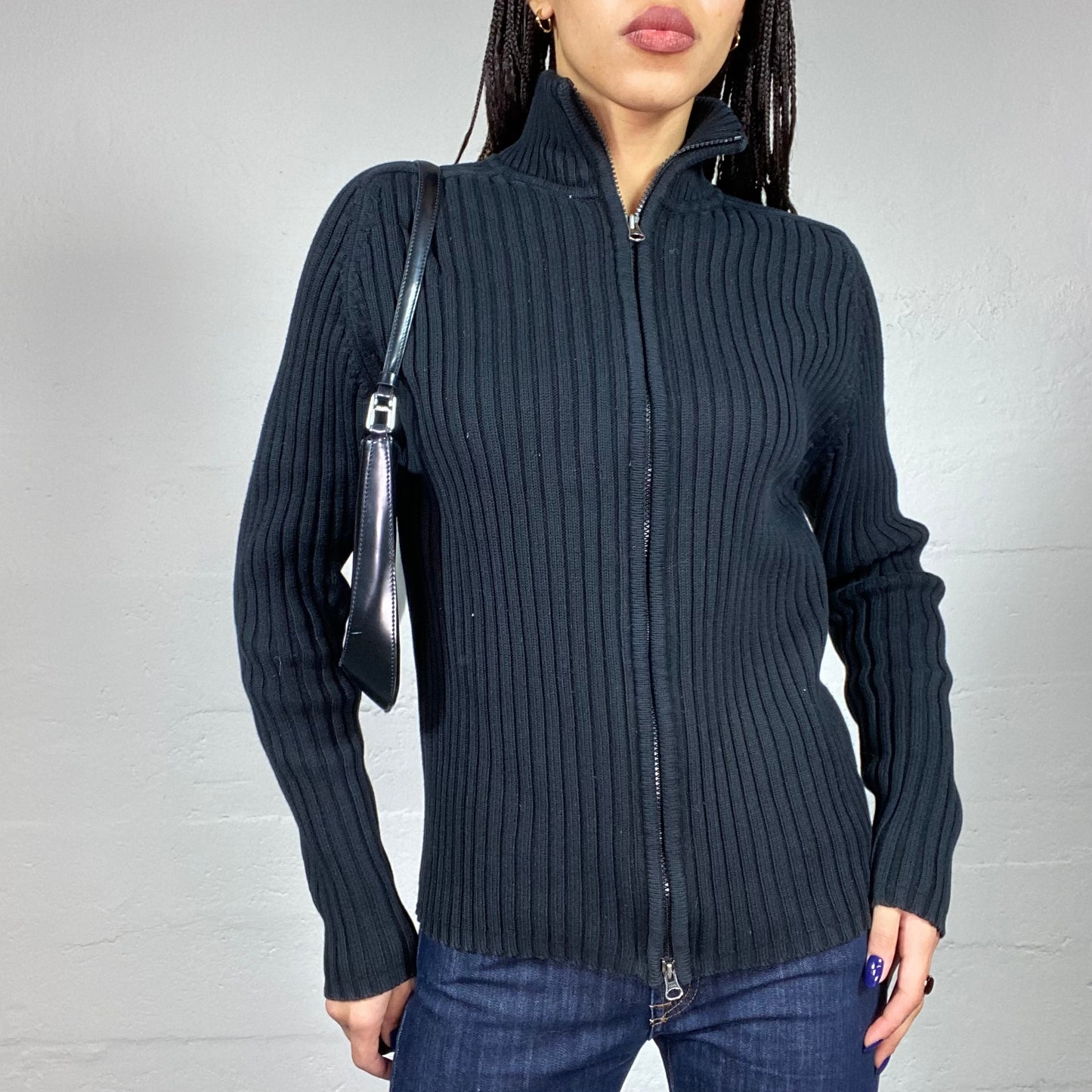 Vintage 2000's Sporty Black Zip Up Pullover with Maille Material (L)