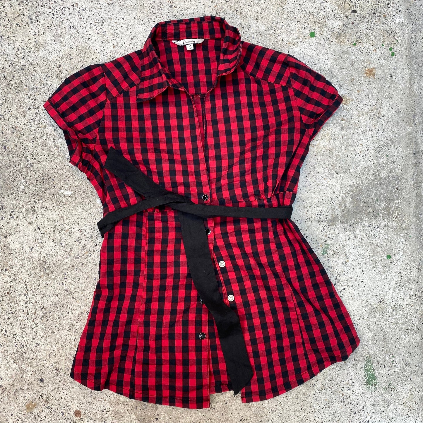 Vintage 2000's Punky Red and Black Gingham Short Sleeve Button Up (S)