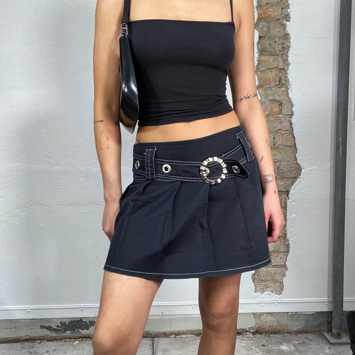 Vintage 2000's Punky Black Pleated Mini Skirt with Flower Belt Buckle (S/M)