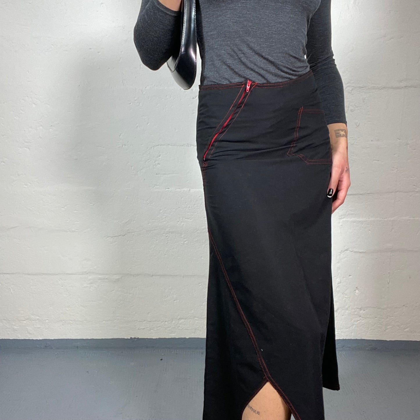 Vintage 90's Phoebe Buffay Black Maxi Skirt with Red Seam Zip Trim and Slit Detail (M)