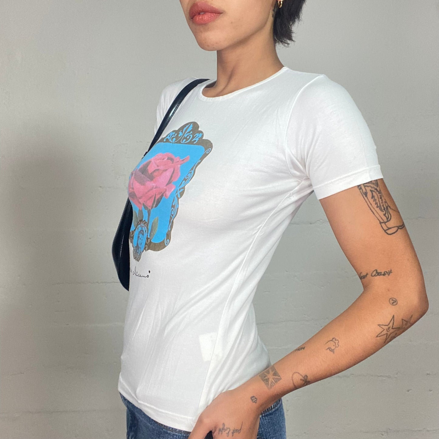 Vintage 2000's Downtown Girl White Top with Framed Red Realistic Rose Print (S/M)