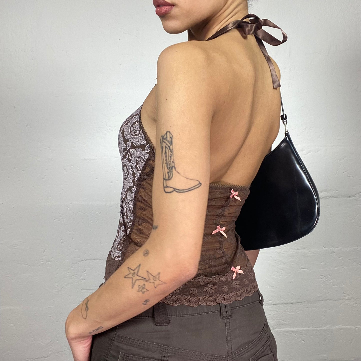 Vintage 2000's Coquette Girl Brown Neckholder Top with White Floral Print and Pink Ribbon Detail (M)