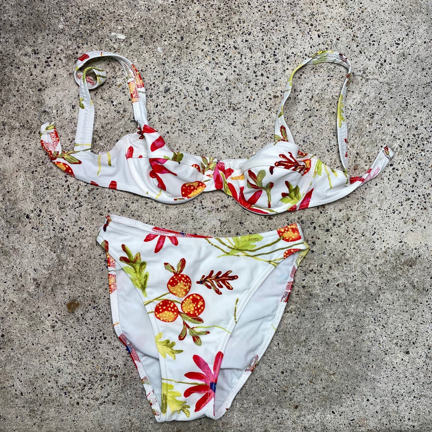 Vintage 2000's White Bikini With Strawberry Print (XXS)