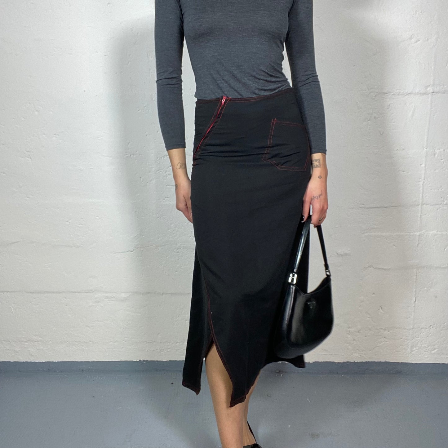 Vintage 90's Phoebe Buffay Black Maxi Skirt with Red Seam Zip Trim and Slit Detail (M)