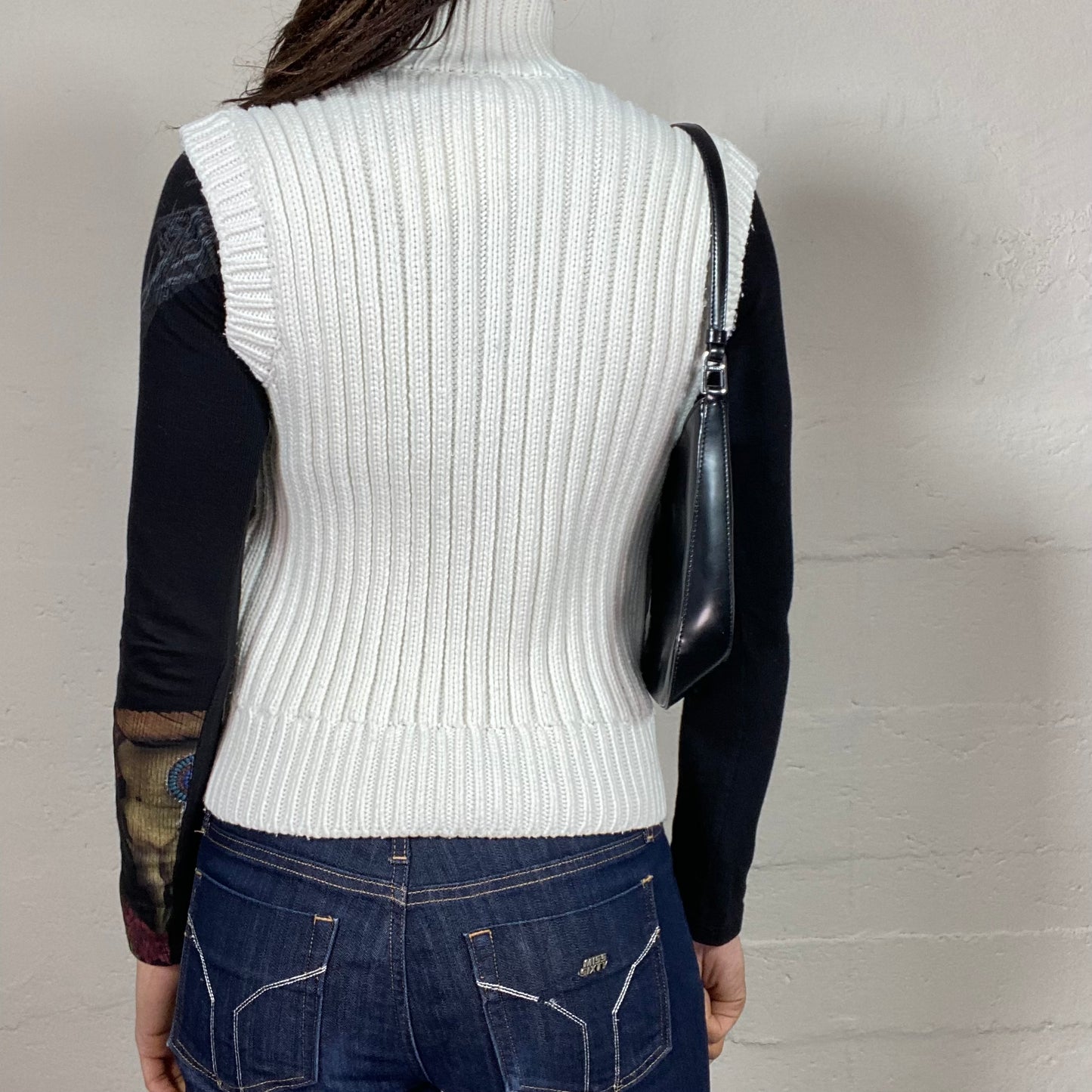 Vintage 2000's Horse Girl White Puffer Vest with Maille and Zipper Detail (S/M)