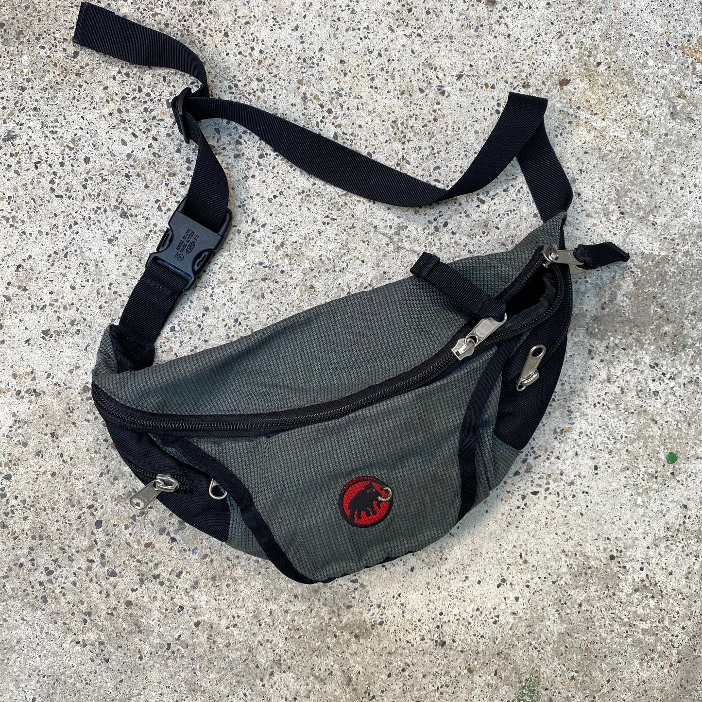 Vintage 90's Streetstyle Mamut Black and Grey Fanny Pack