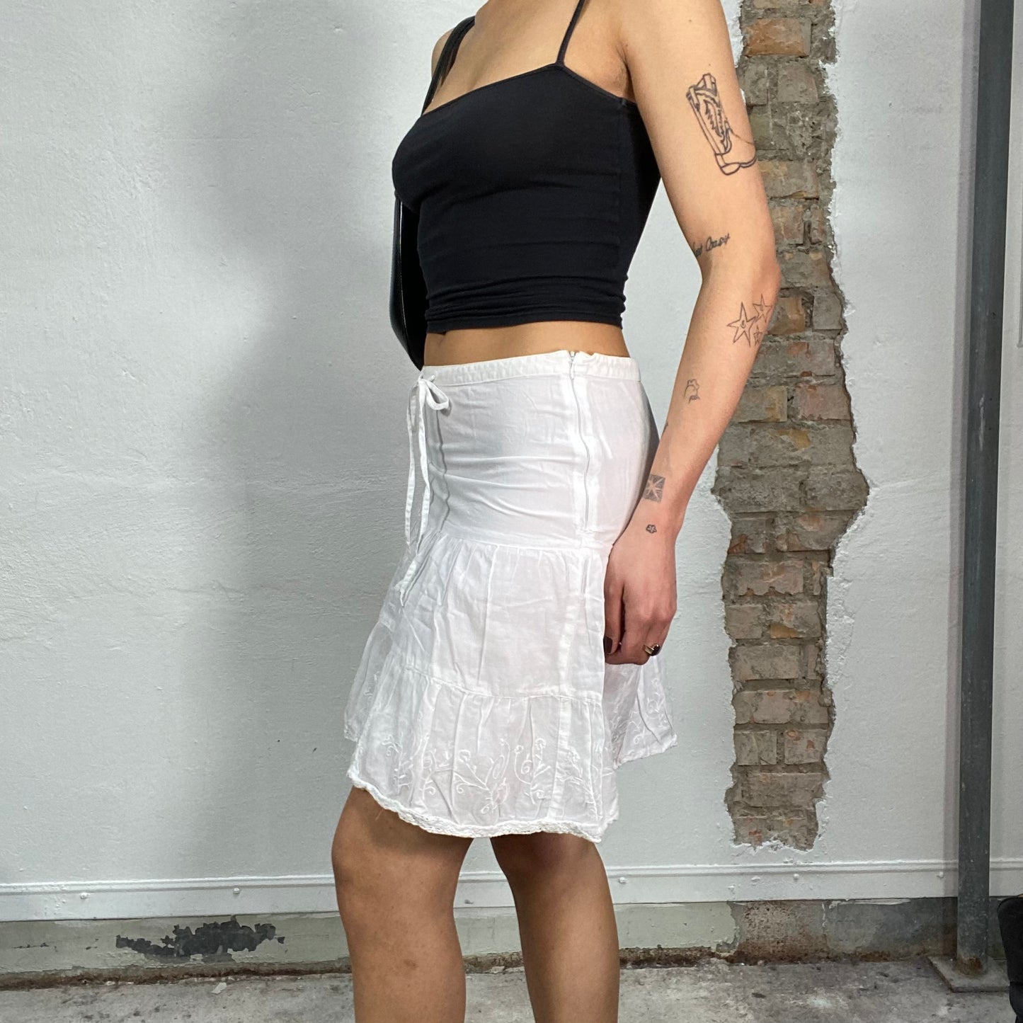 Vintage 90's Summer White Mini Skirt with Floral Embroidery (S/M)