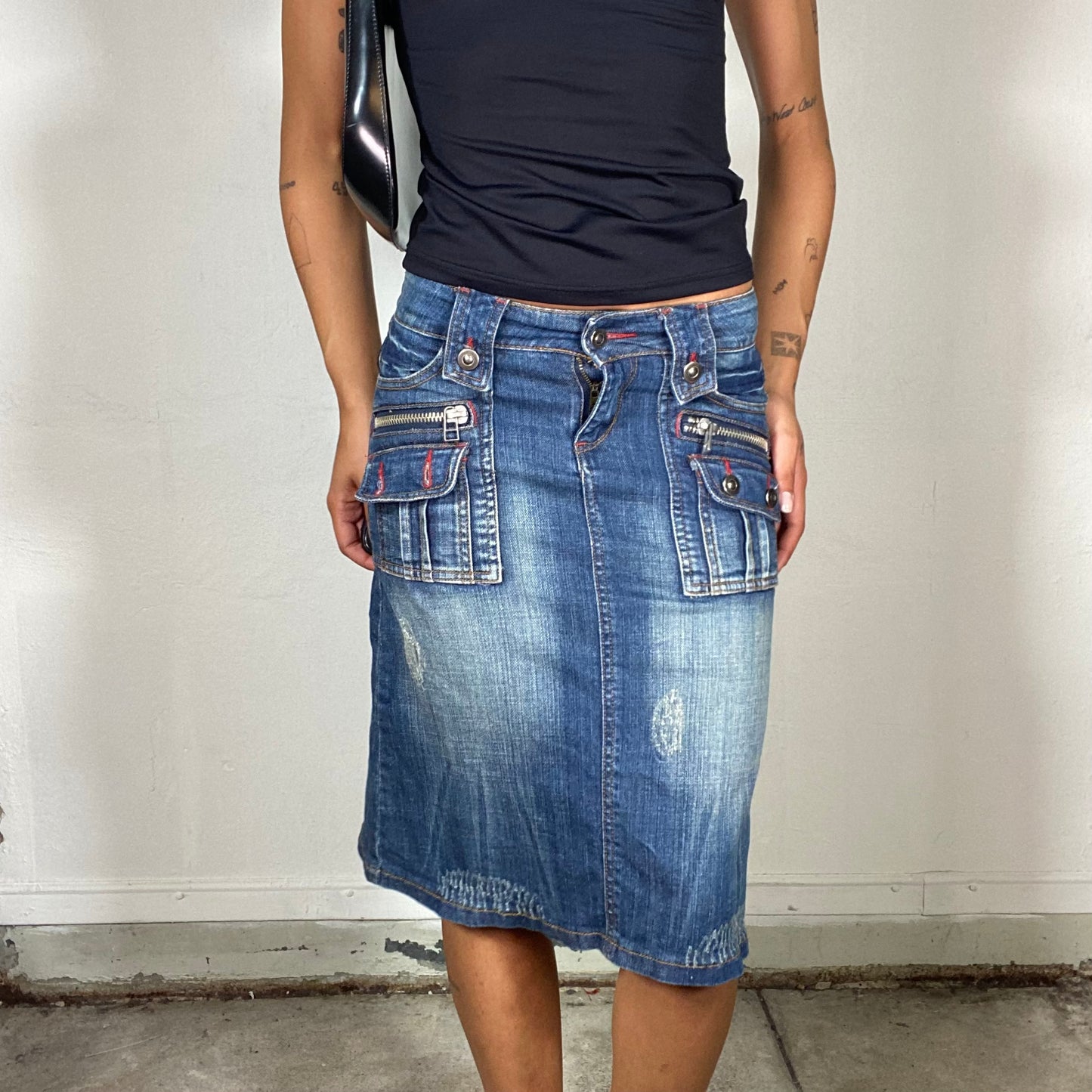 Vintage 90's Washed-Out Denim Midi Skirt with Eye-Catching Red Seams and Silver Zipper Accents (S)