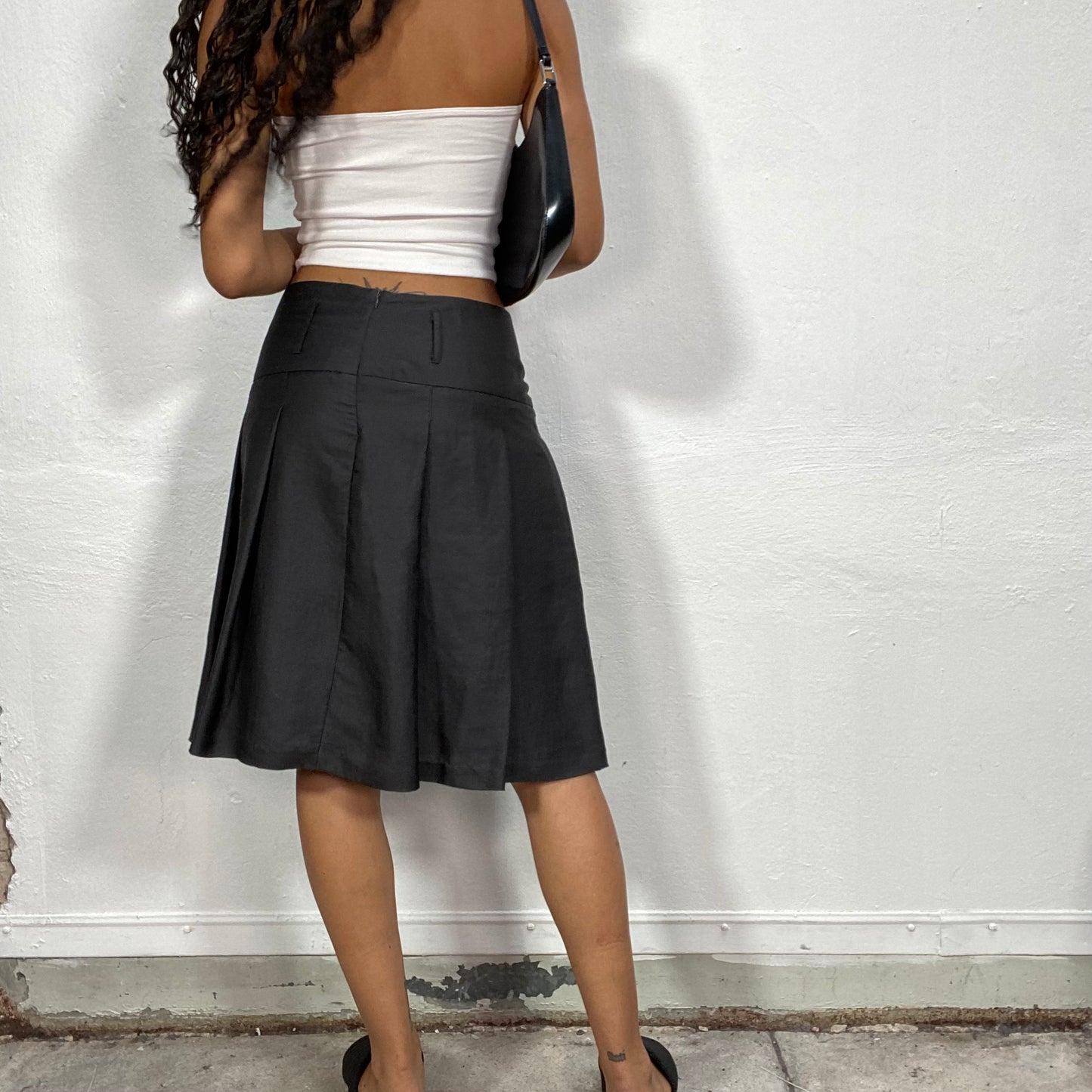 Vintage 90's Classic Grey Midi Pleated Skirt with Tailored Material (S)