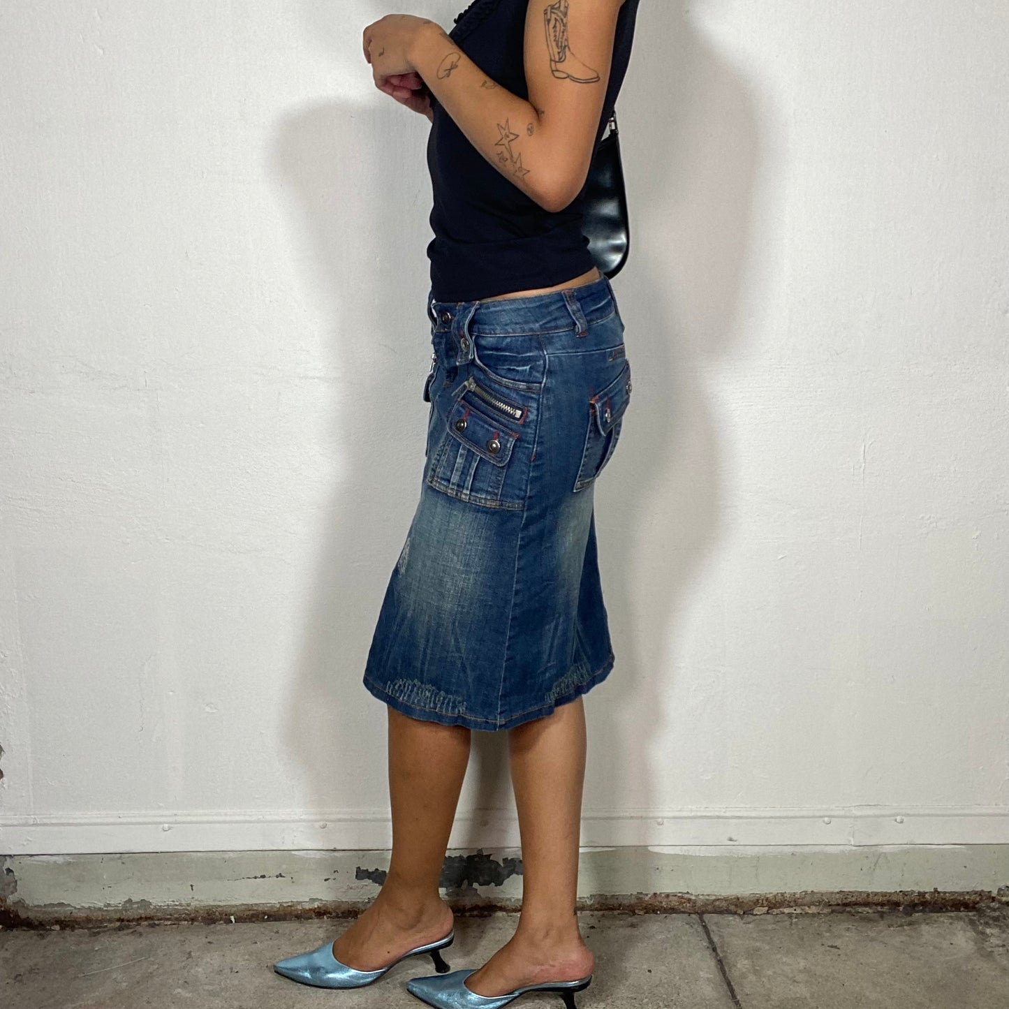 Vintage 90's Washed-Out Denim Midi Skirt with Eye-Catching Red Seams and Silver Zipper Accents (S)