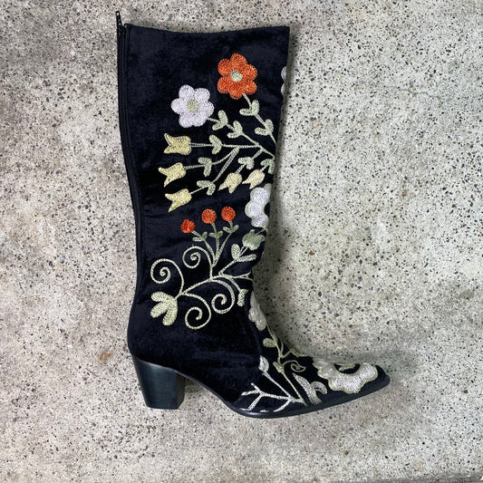 Vintage 2000's Western Black Floral Embroidery Cowboy Boots (38)