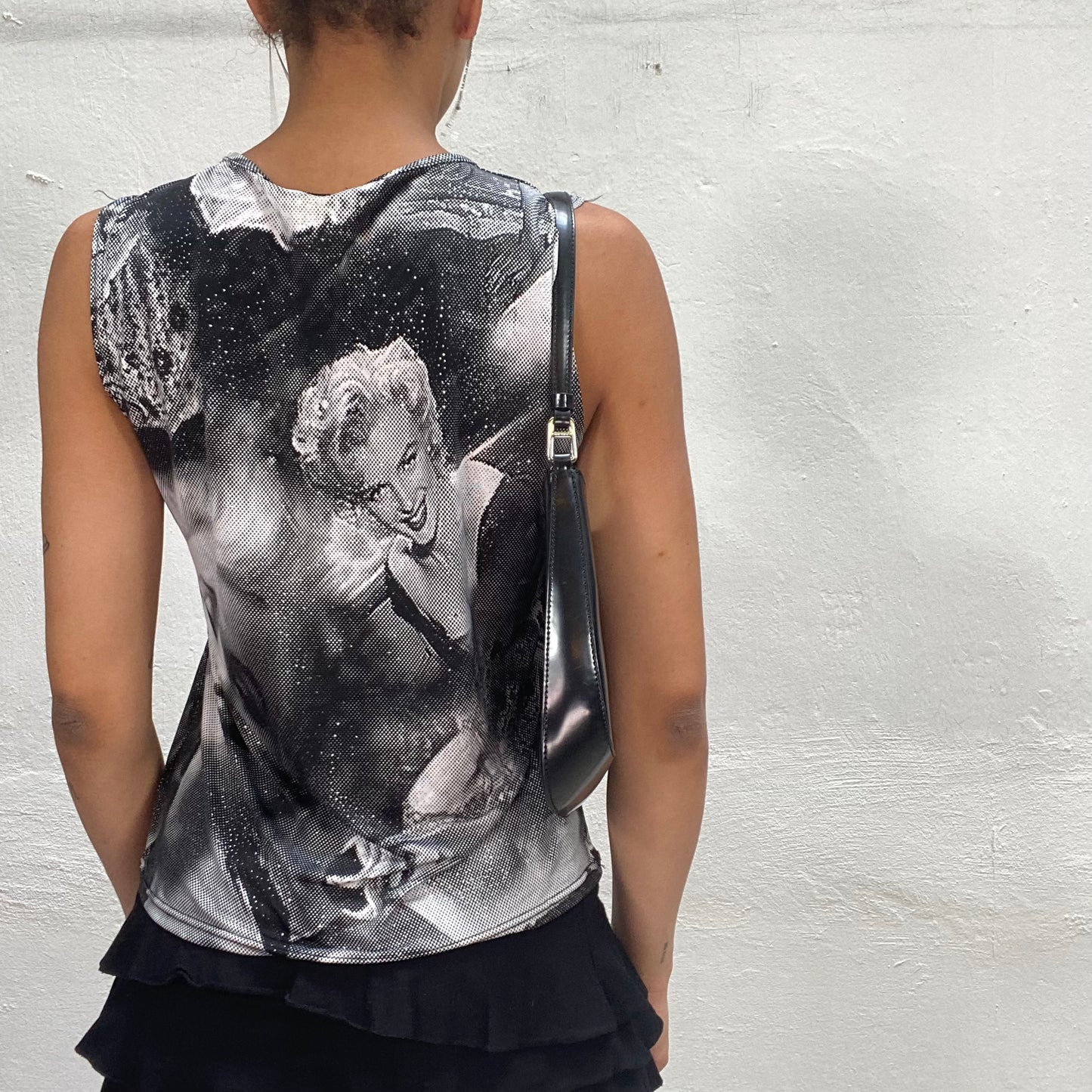 Vintage 2000's Iconic Streetwear Black & White Top with Marilyn Monroe Print (M)