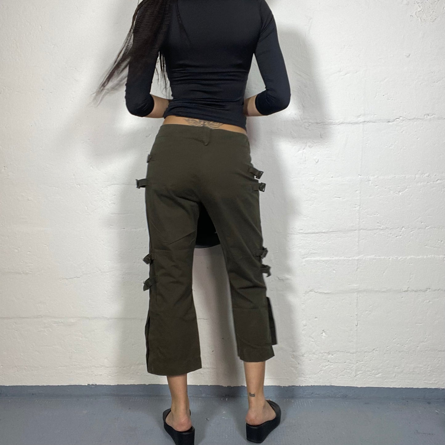 Vintage 2000's Downtown Girl Khaki Capri Pants with Belted Details (S)