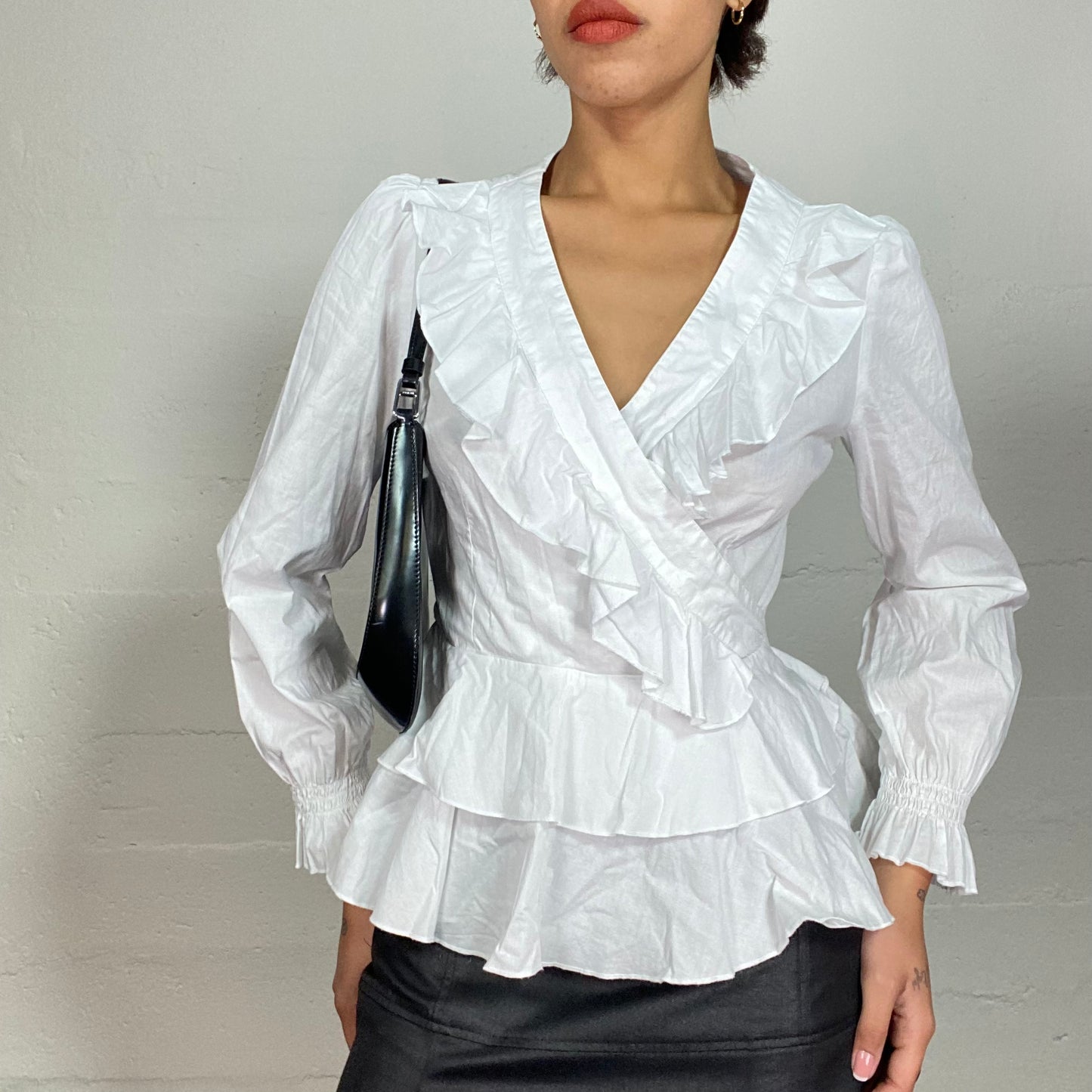 Vintage 2000's Coquette White Longsleeve Blouse with Frilled Collar Detail (S/M)