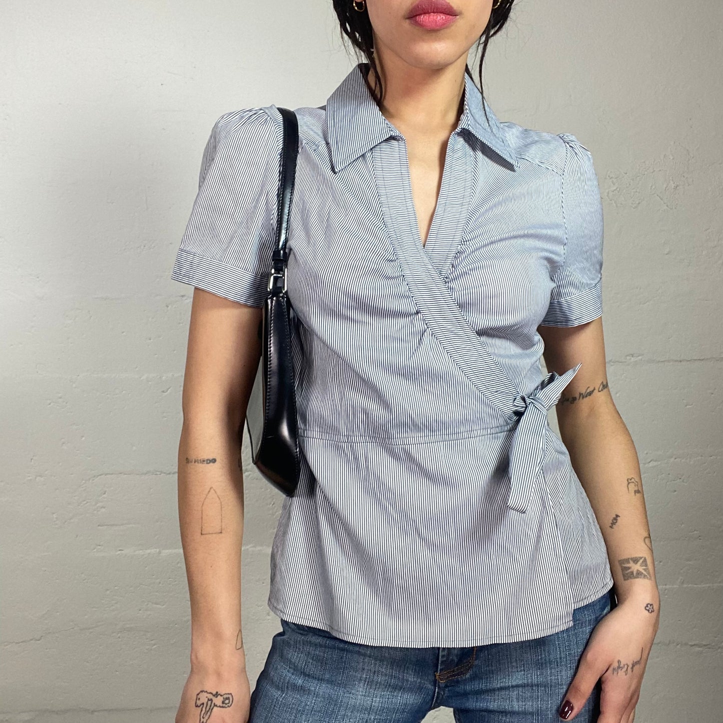 Vintage 2000's Corpcore White & Blue Stripes Bluse Top with Side Lace Detail (M)