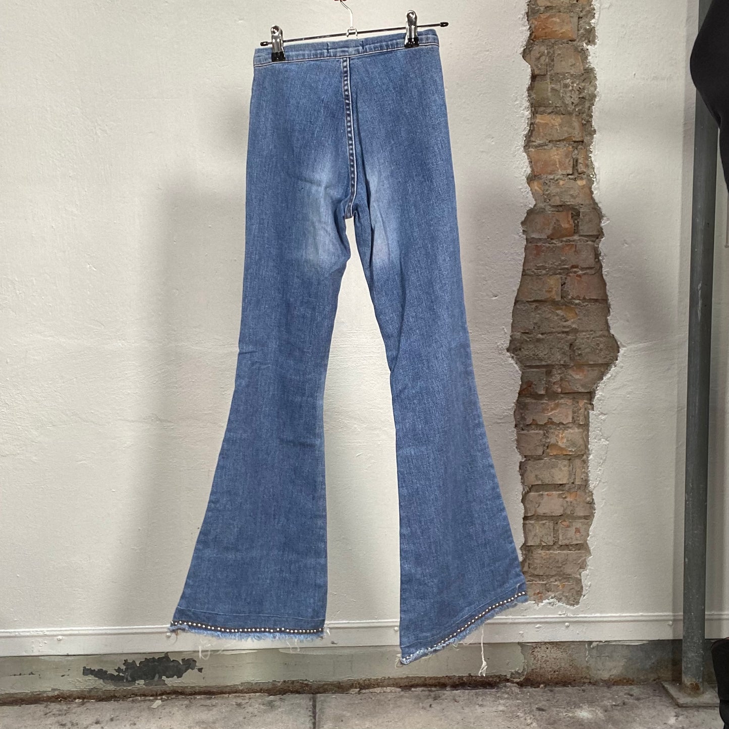 Vintage 2000's Western Light Wash Flared Jeans with Silver Stud Details (XS)