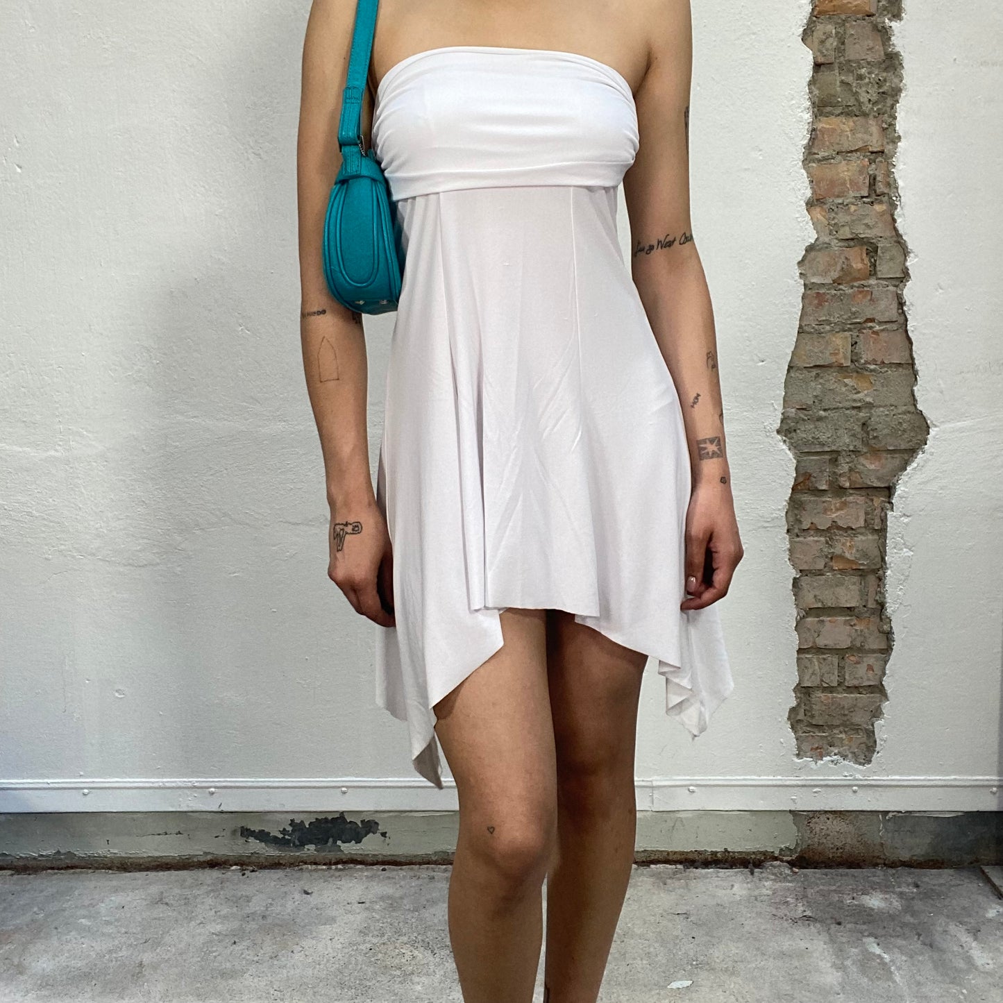 Vintage 2000's Sleaze White Strapless Dress with Asymmetrical Hem (S/M)