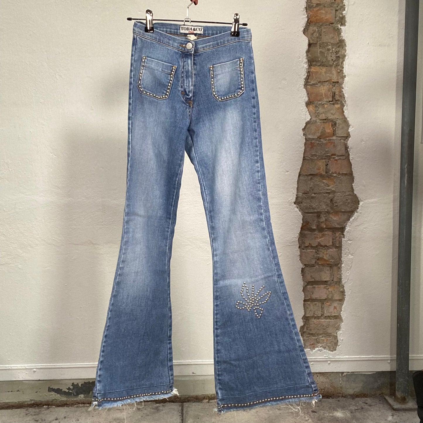 Vintage 2000's Western Light Wash Flared Jeans with Silver Stud Details (XS)