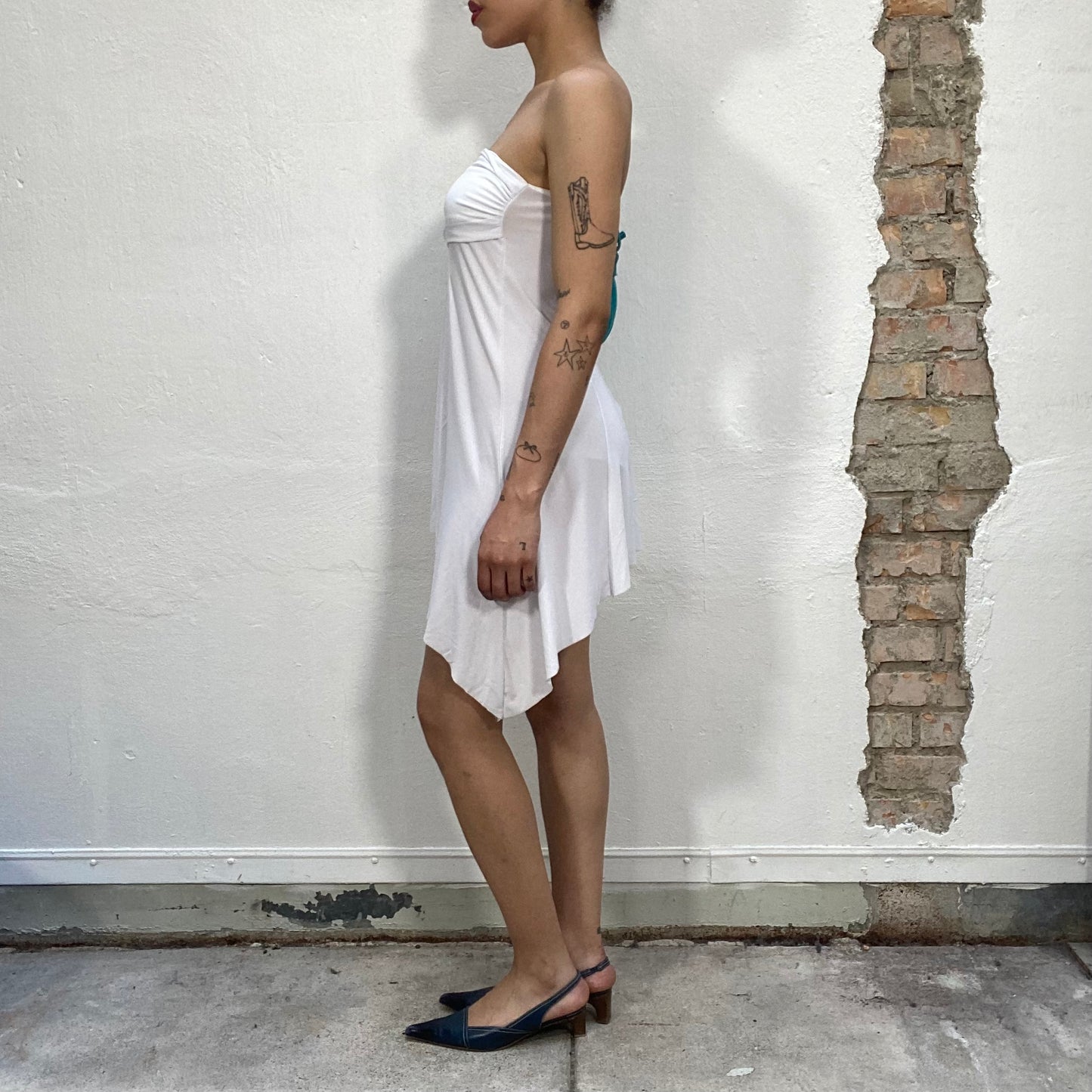 Vintage 2000's Sleaze White Strapless Dress with Asymmetrical Hem (S/M)