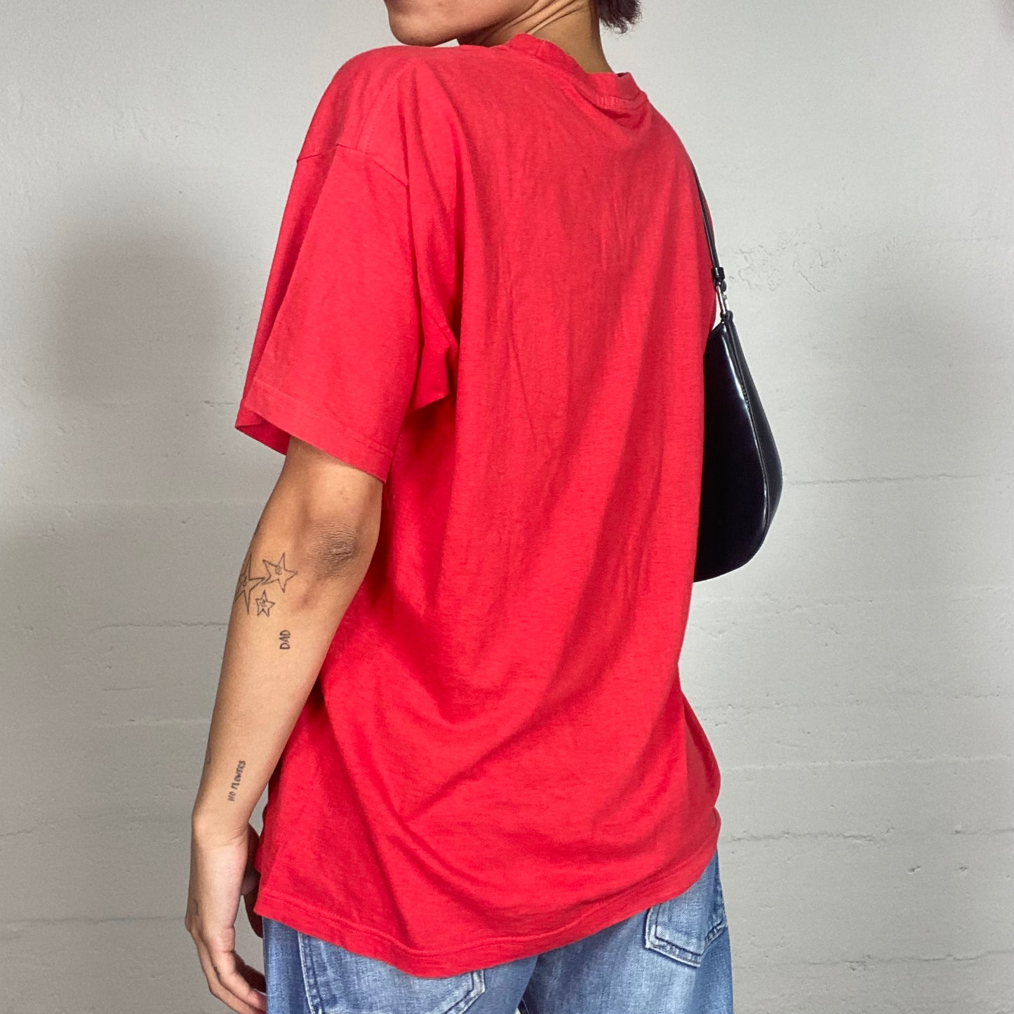 Vintage 2000's Sporty Girl Red Oversized Tee with  "ITALIA" Badge Print (M/L)