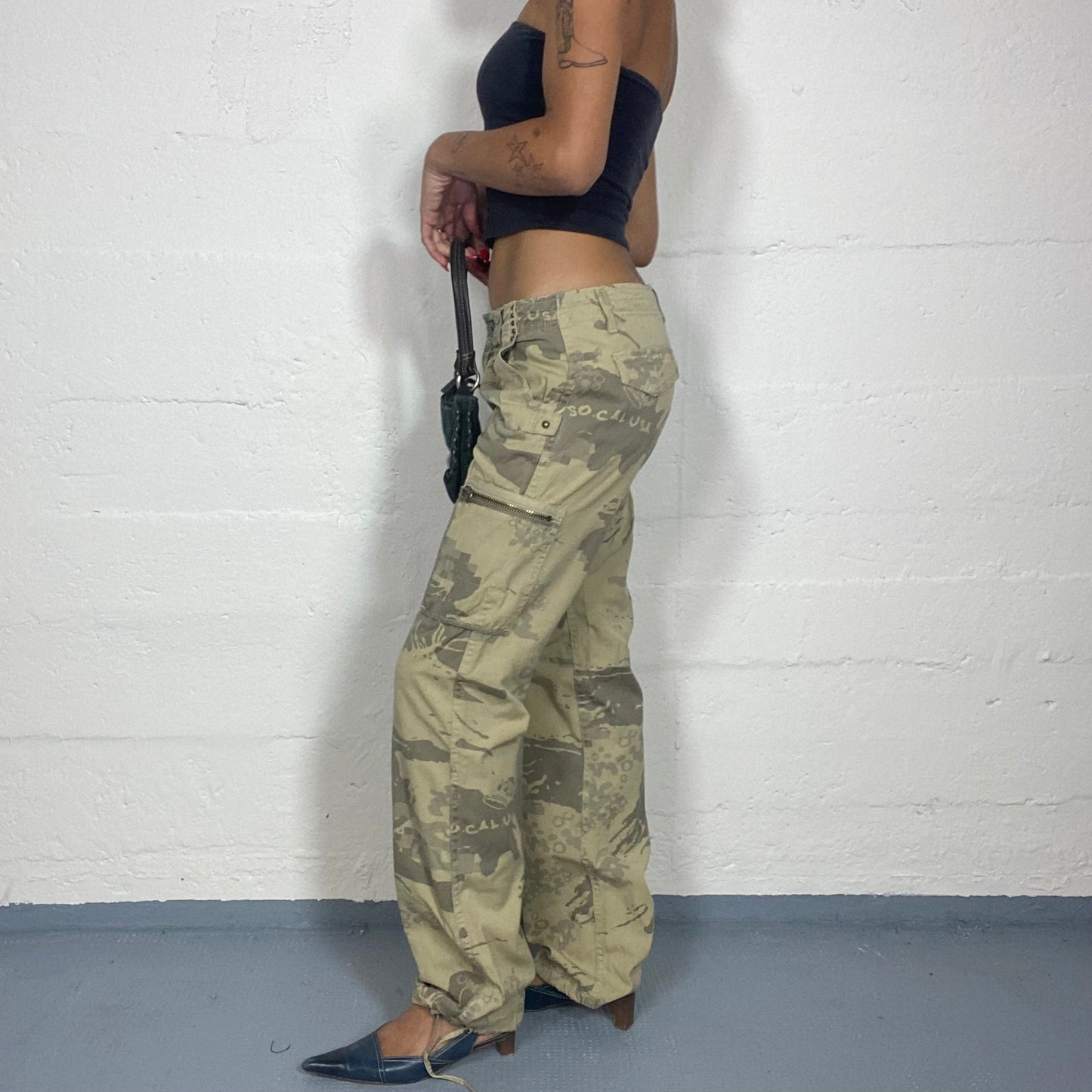 Vintage 2000's Rave Beige Cargo Pants with Cargo Print (XS)