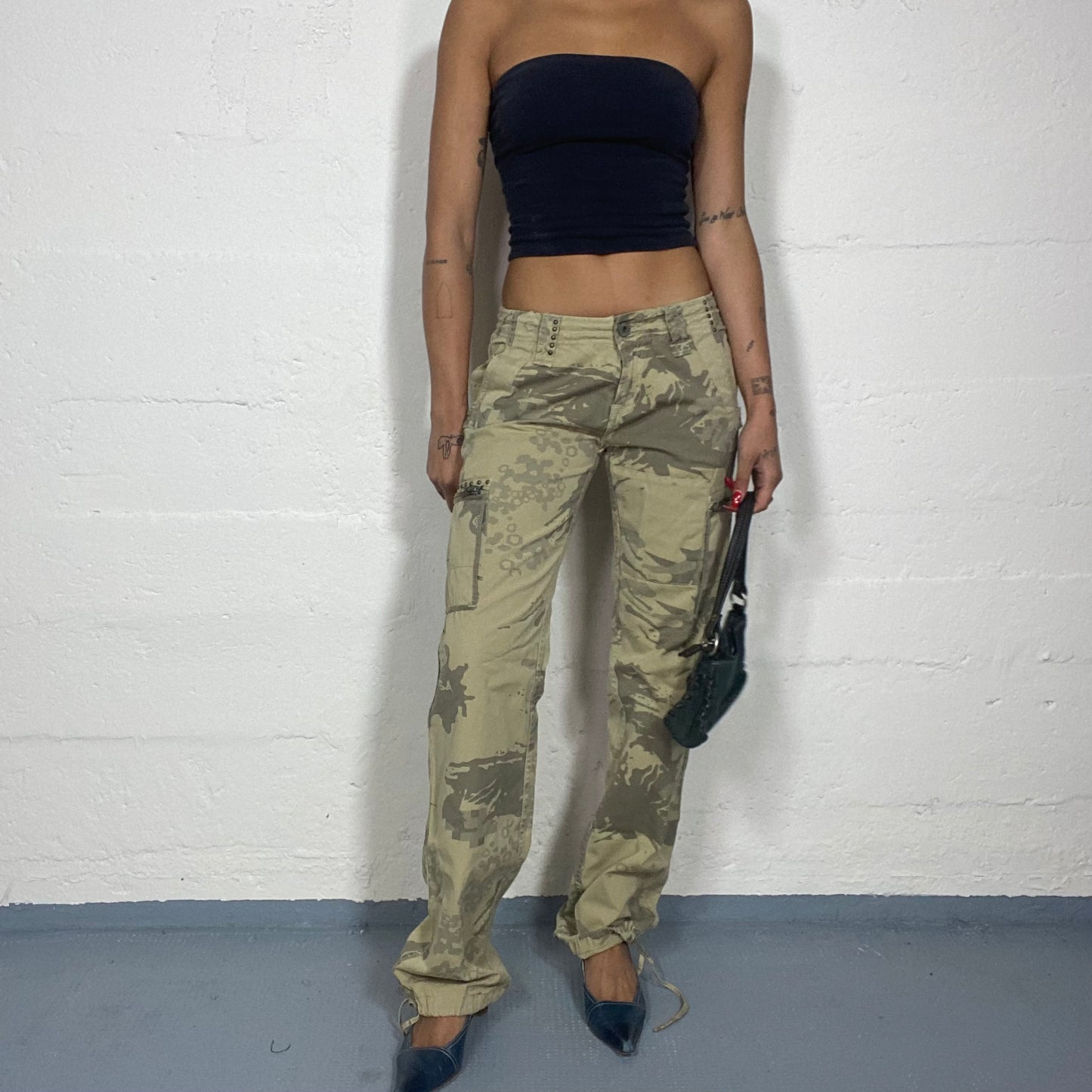 Vintage 2000's Rave Beige Cargo Pants with Cargo Print (XS)