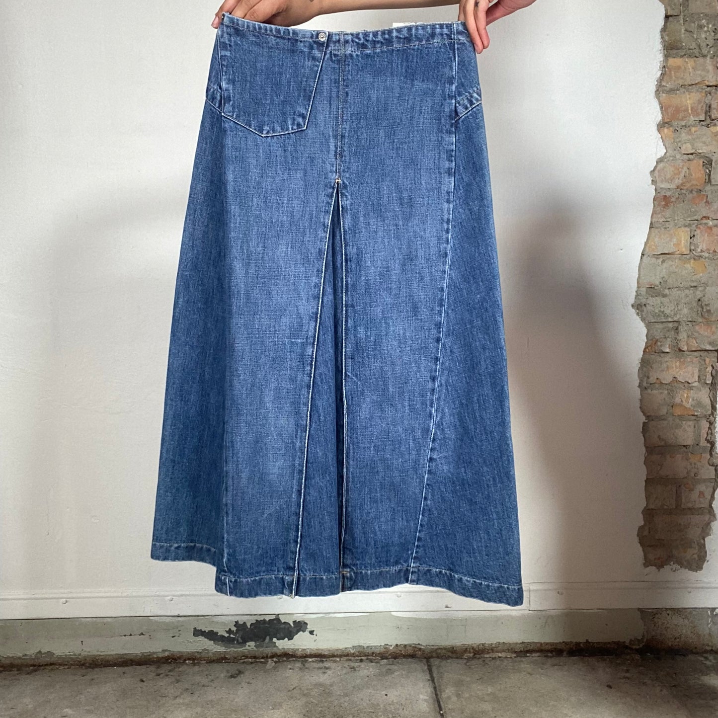 Vintage 2000's Downtown Girl Mid Wash Pleated Denim Maxi Skirt (XS)